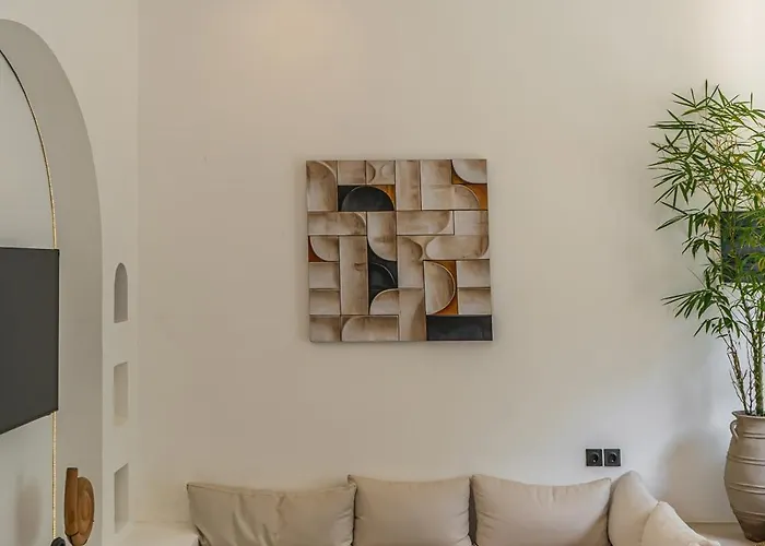 Villa Nara - Contemporary 2br With Rooftop & Near